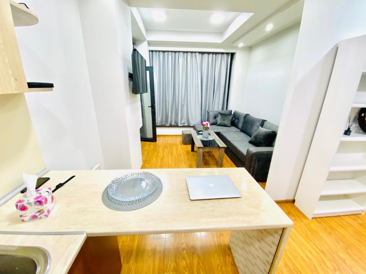 Sunny Apartment Dilidzjan Buitenkant foto