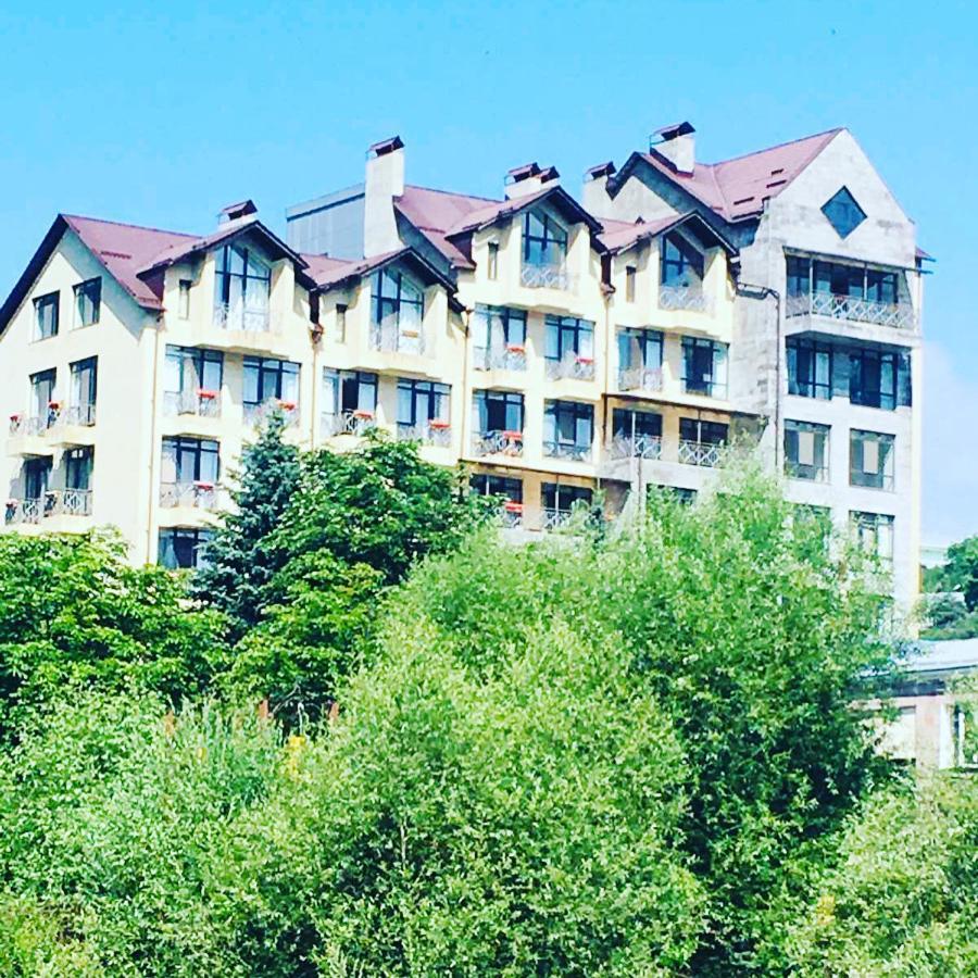 Sunny Apartment Dilidzjan Buitenkant foto