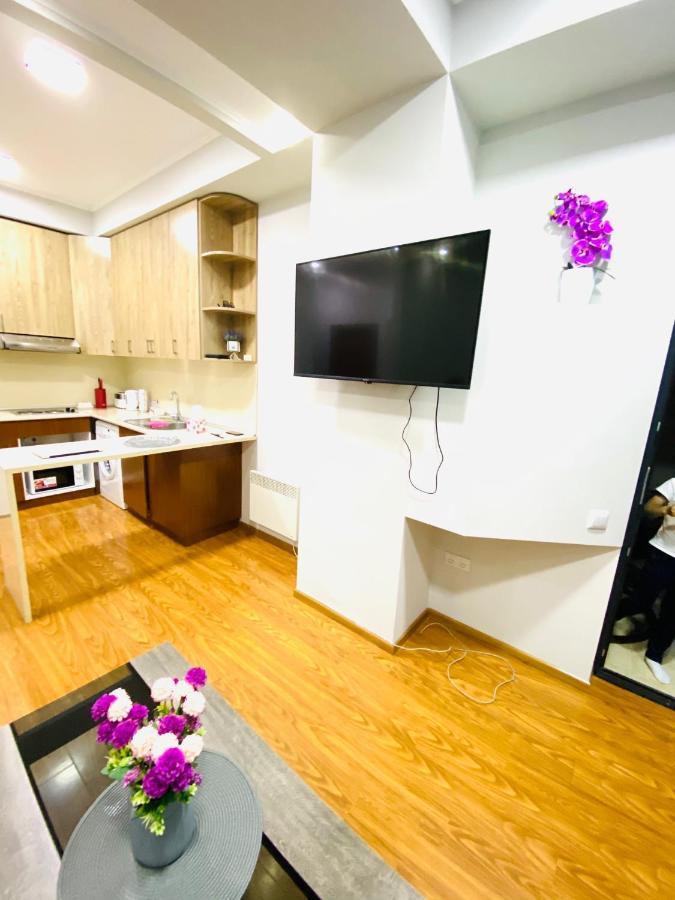 Sunny Apartment Dilidzjan Buitenkant foto