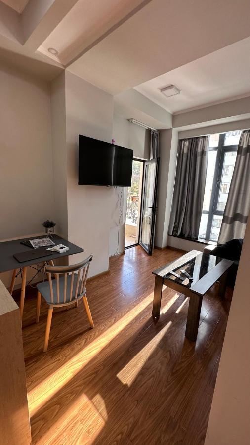 Sunny Apartment Dilidzjan Buitenkant foto