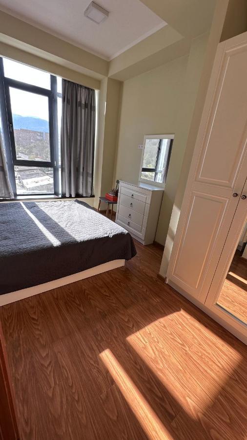 Sunny Apartment Dilidzjan Buitenkant foto